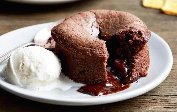 Lava cake de chocolate con chile de árbol