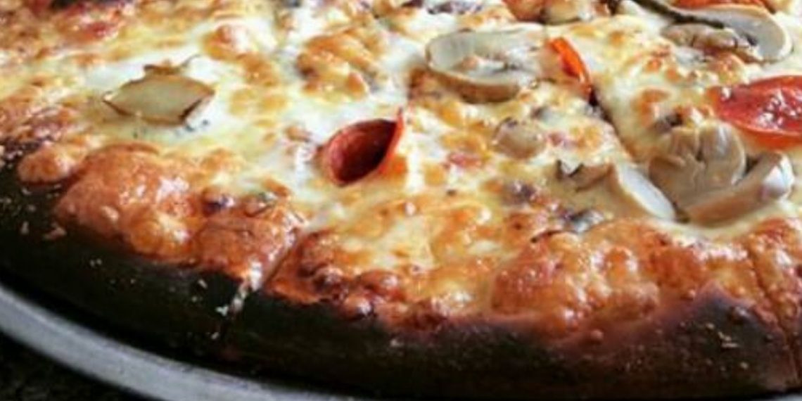 Lunes de antojo: Cómo cocinar una pizza menonita