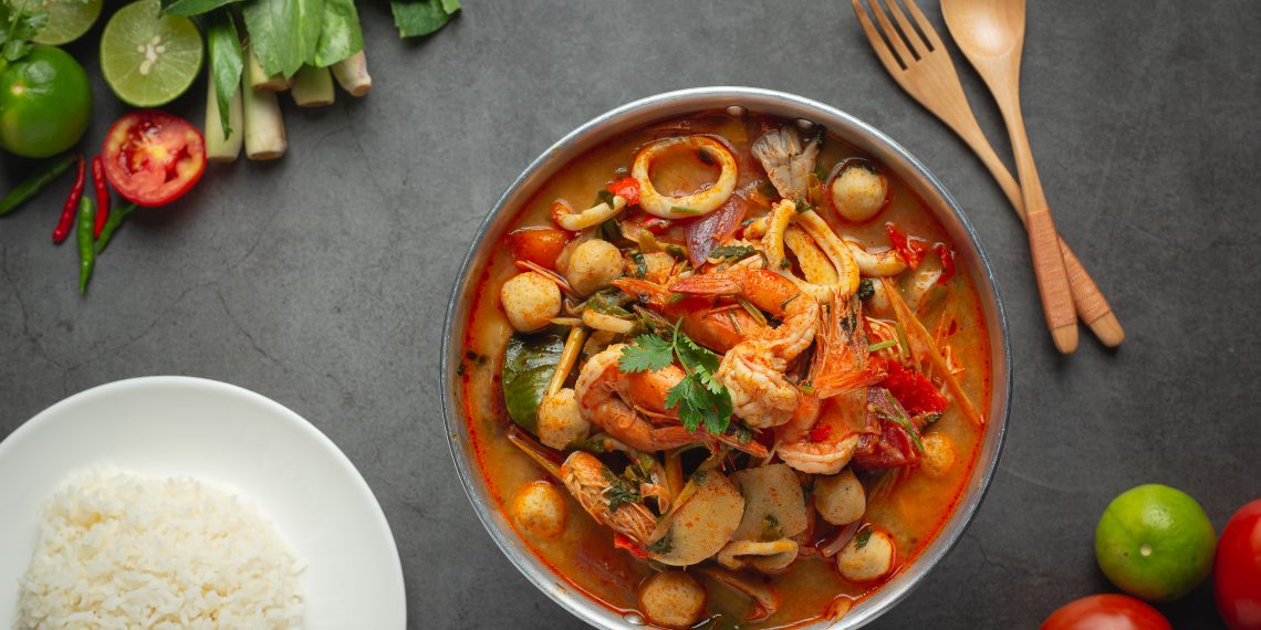 Sigue estos sencillos pasos y logra un caldo de camarón con verduras