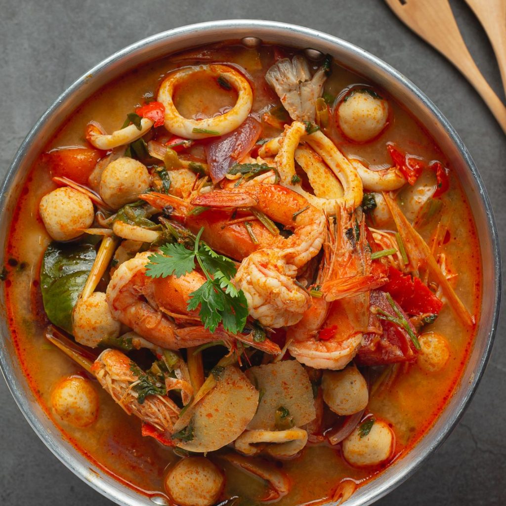 Prepara de forma fácil un caldo de camarón con verduras