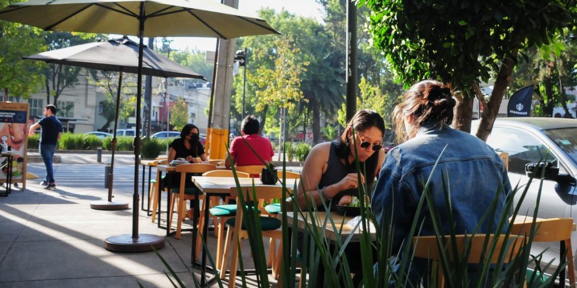 Las mesas de restaurantes afuera podrían quedarse en CdMx