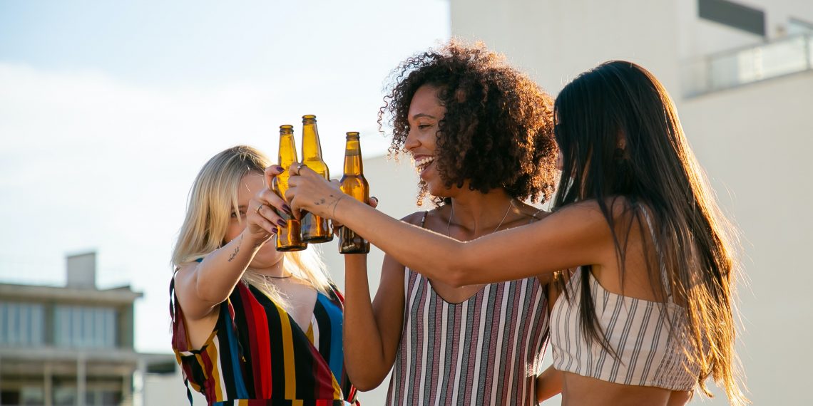 Cervezas con madre: Mujeres detrás de la chela