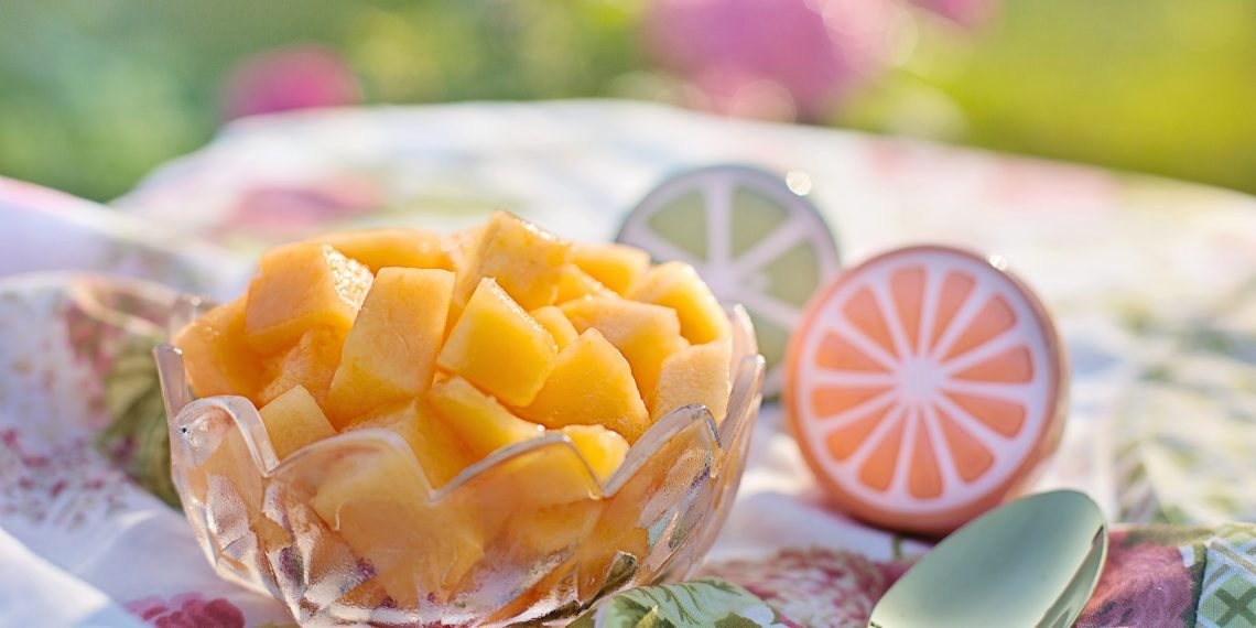 Contrarresta el calor con esta fresca ensalada de melón y zanahoria