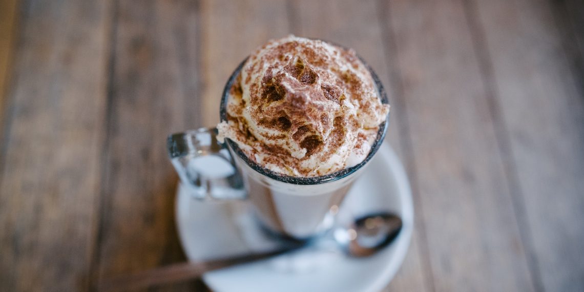 Horchata caliente y otras bebidas cálidas para amenizar el otoño