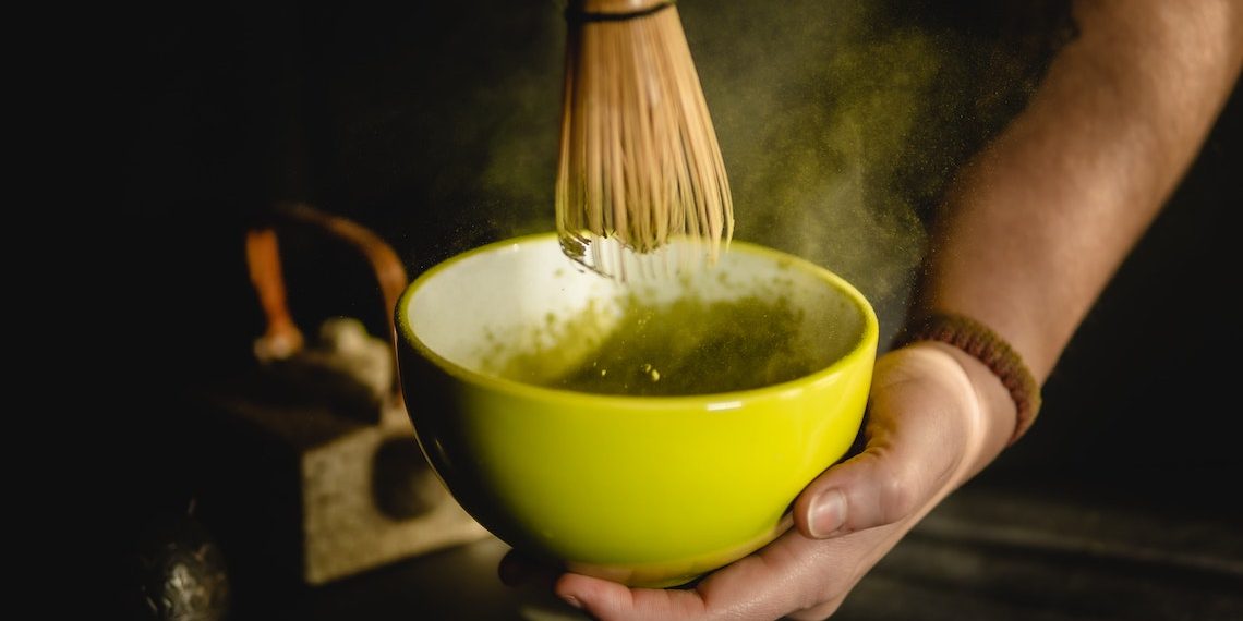 Cuatro razones de belleza para tomar té matcha