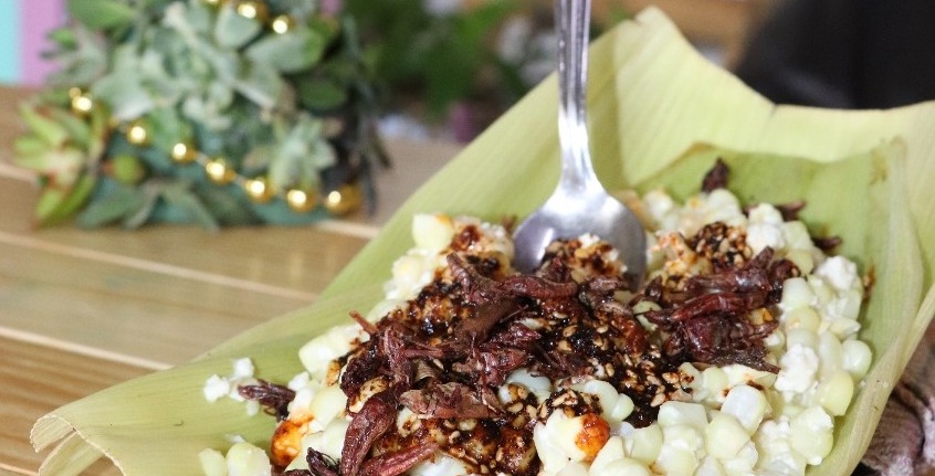 Los esquites con chapulines tienen nombre: Hojalote