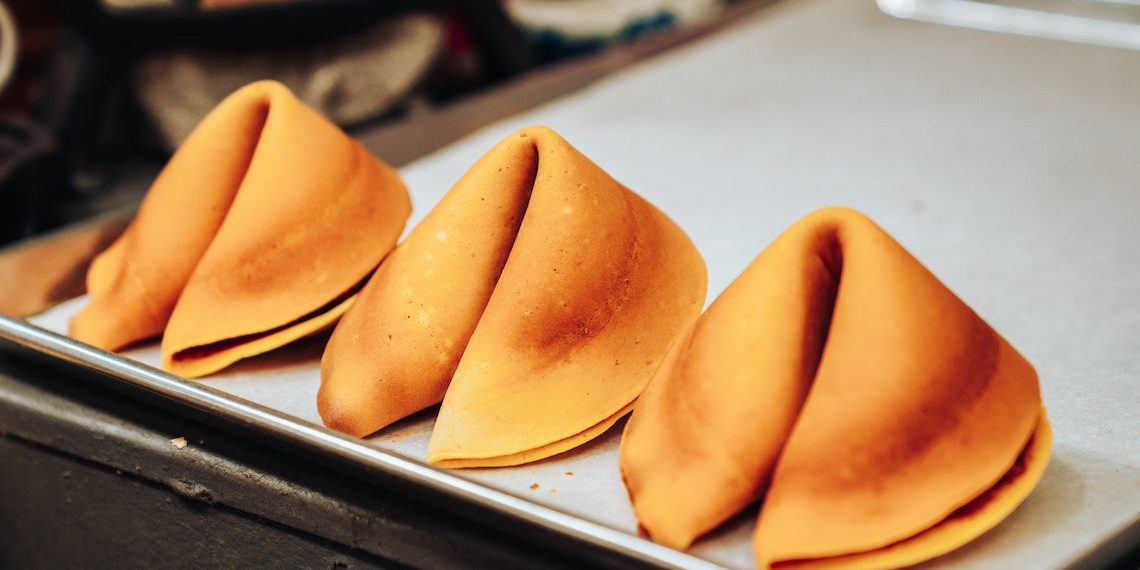 Lleva la fortuna a tu cocina con esta receta de galletas de la suerte