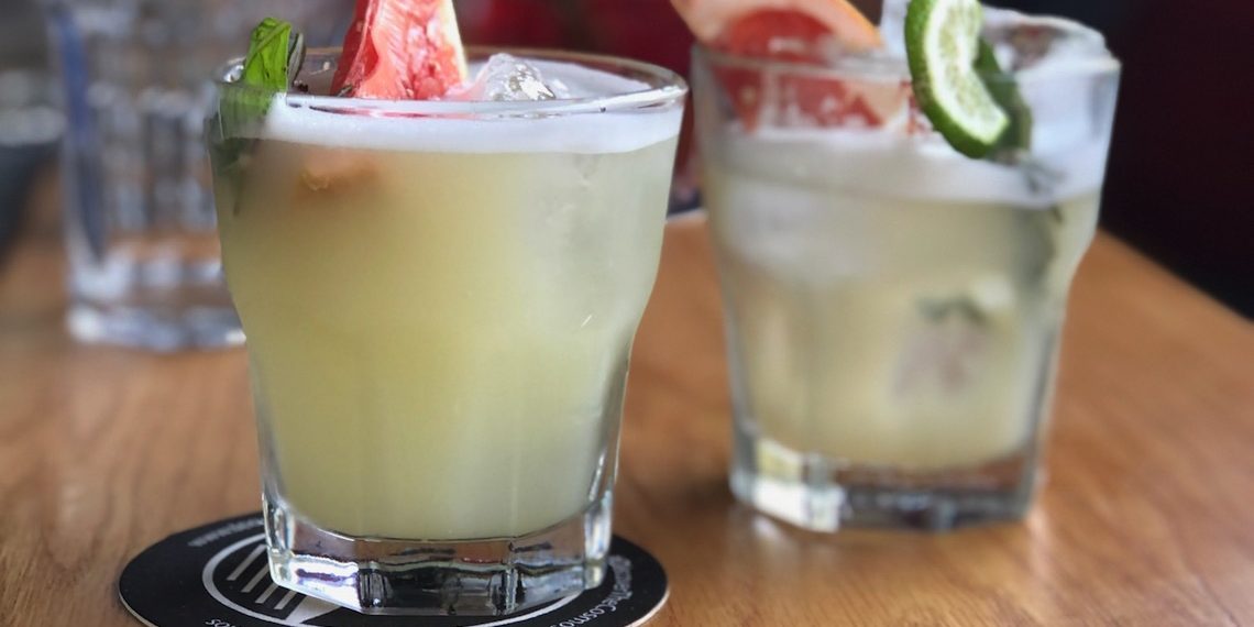 Prepara cocteles orgánicos  con tequila cristalino