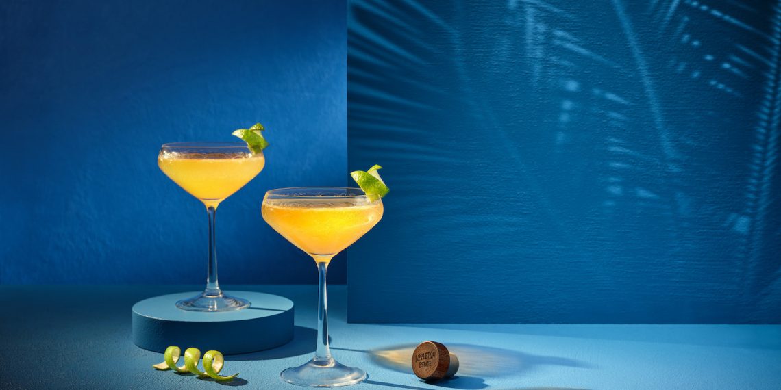 ¿A qué se le considera un coctel? Conoce todo sobre esta bebida