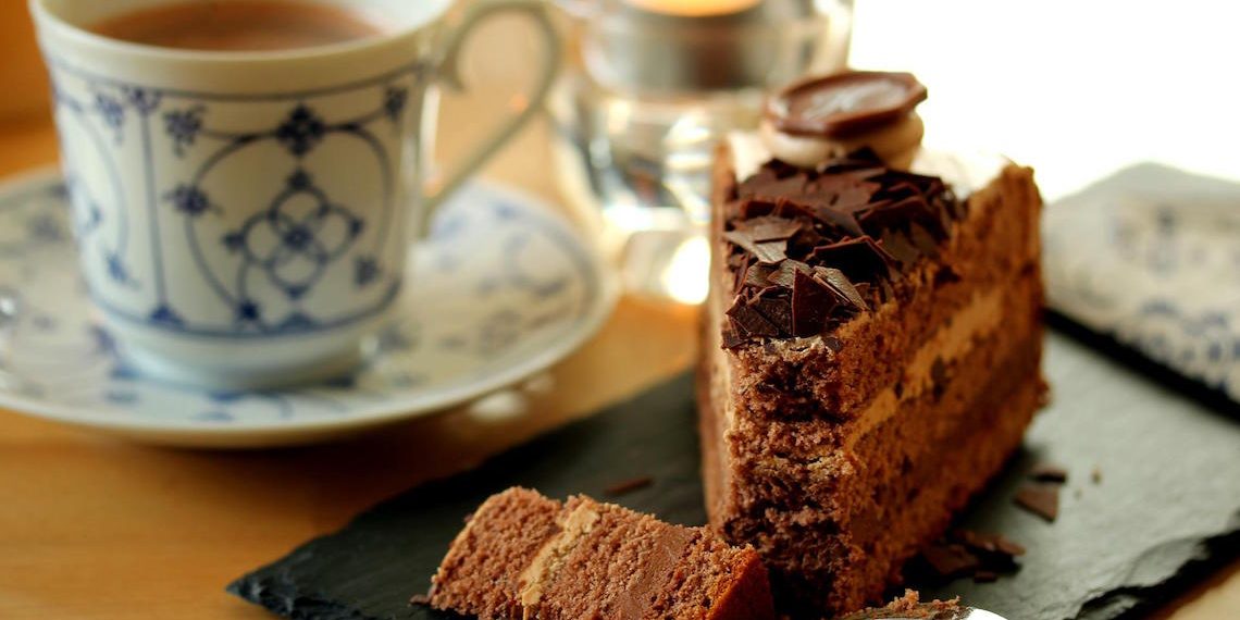 Para el antojo sabatino, un pastel de chocolate