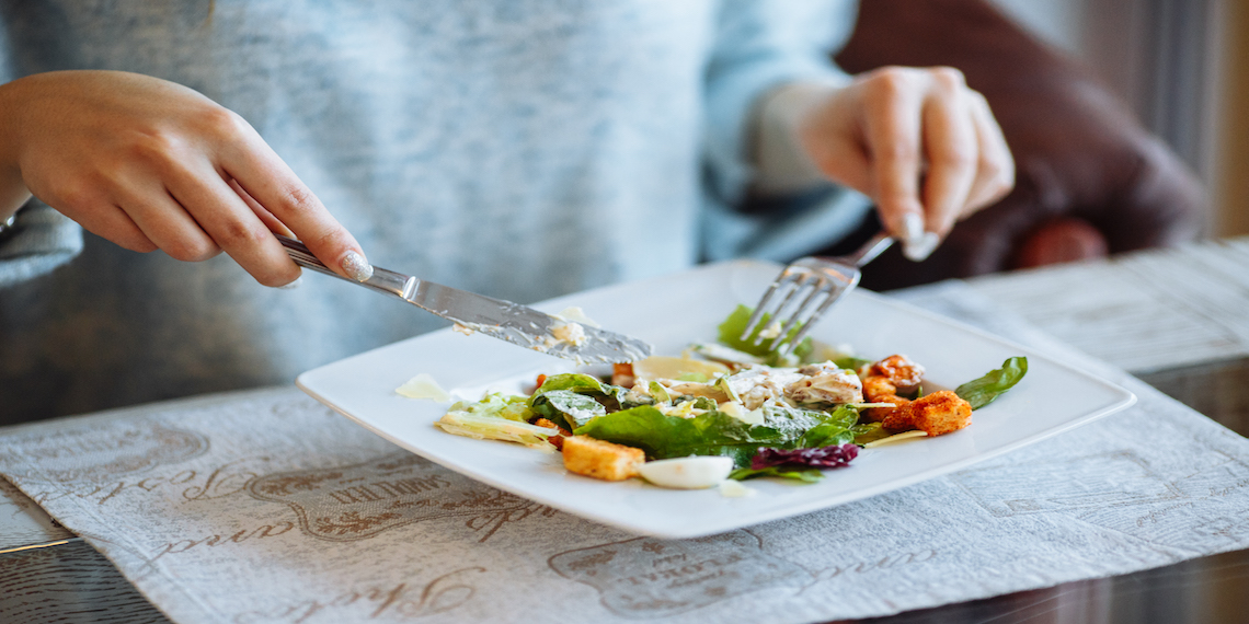 ¿Demasiada comida? 10 tips para evitar la acidez