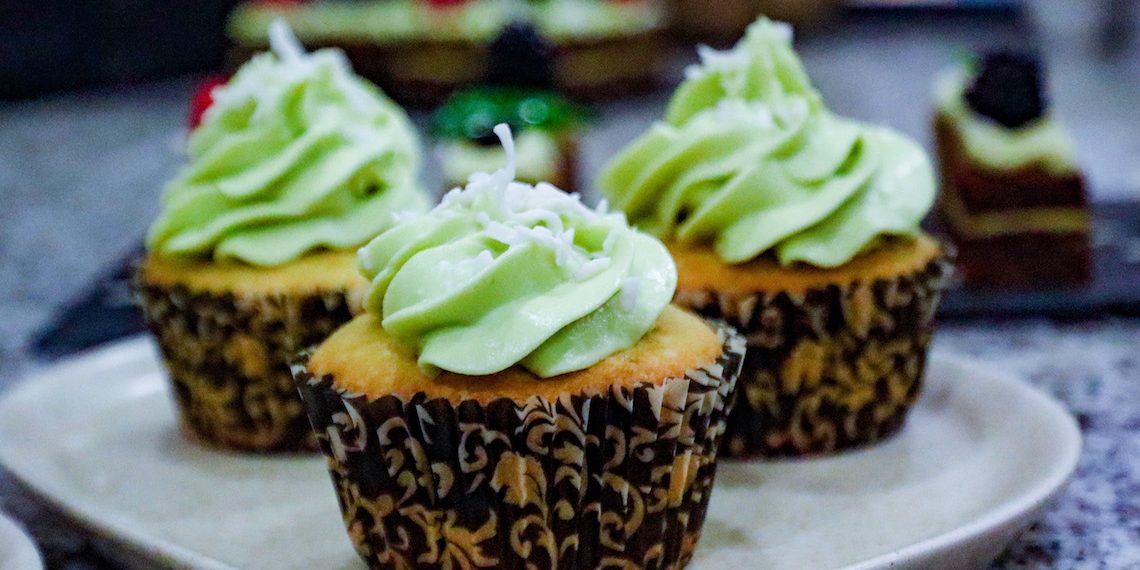 Prepara este postre:  brownie o panqué de aguacate