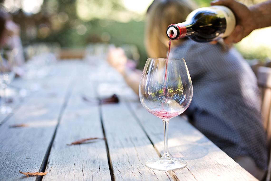 Una copa de vino al día: ¿en qué quedamos: es buena o es mala para