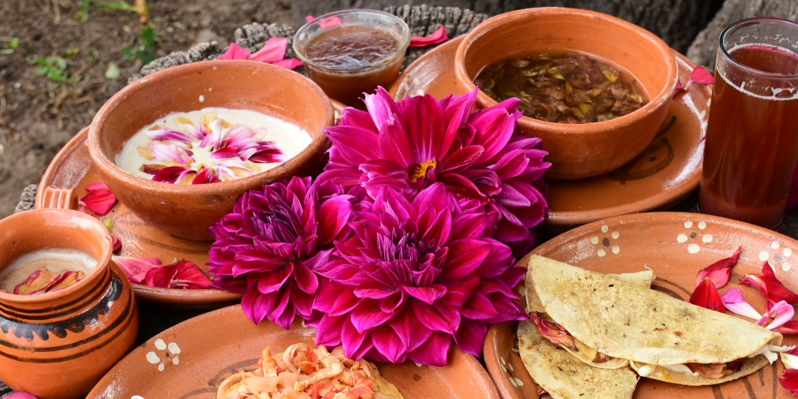 La flor comestible que también decora los tapetes de Huamantla