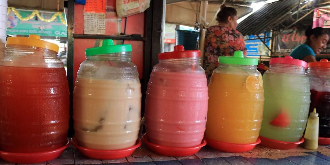 Conoce el origen de las aguas frescas y recetas de las más comunes