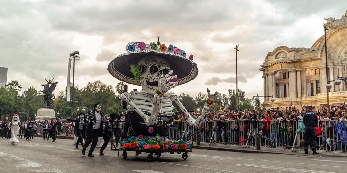 Terrazas con comida rica para ver el desfile de Día de Muertos