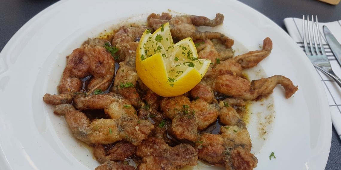 Ancas de rana: Emblema de la cocina lacustre