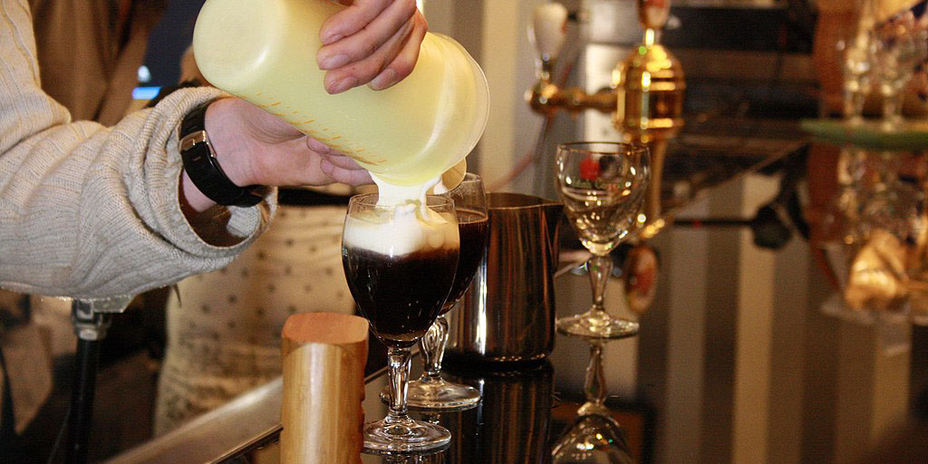 Día del café irlandés: El origen y receta del mejor café con piquete