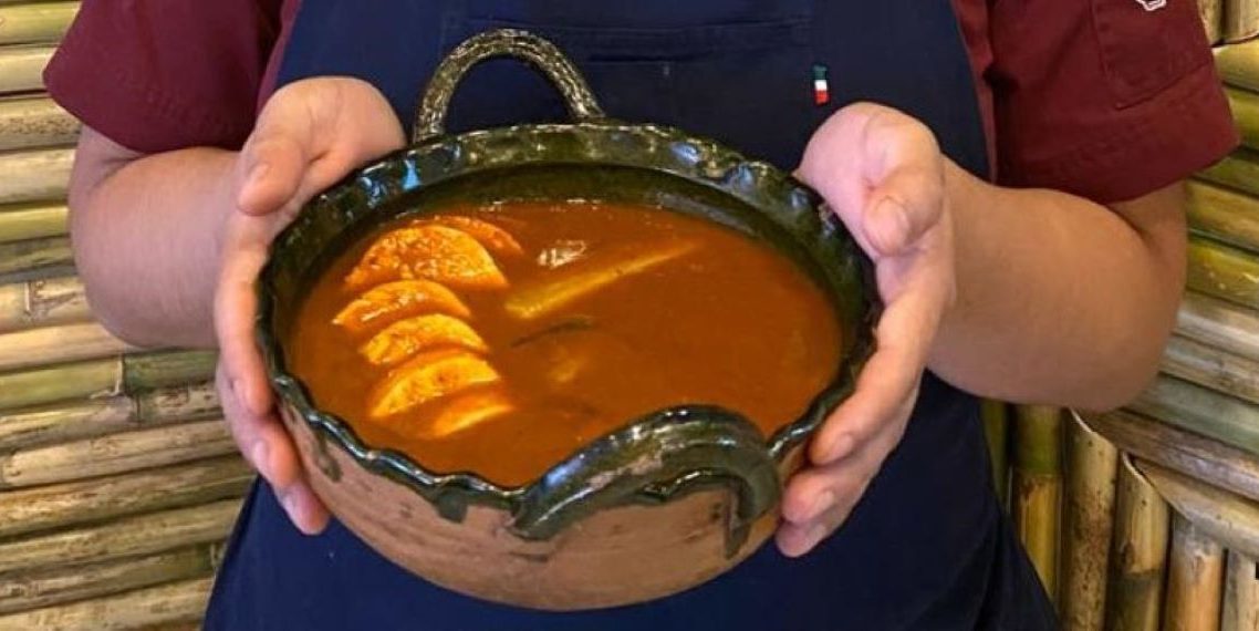 Explora el sabor oaxaqueño y prepara un mole amarillo
