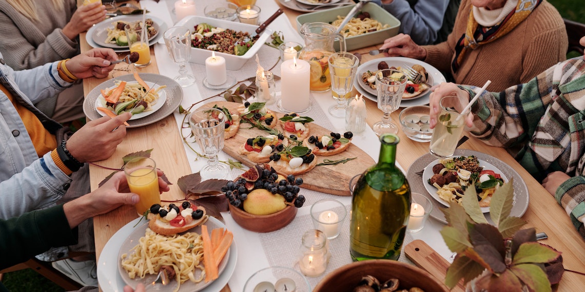 ¿Es bueno dar comida como premio? esto dicen los expertos