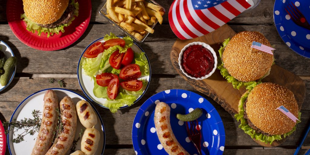 Celebra el 4 de julio disfrutando de una típica comida americana