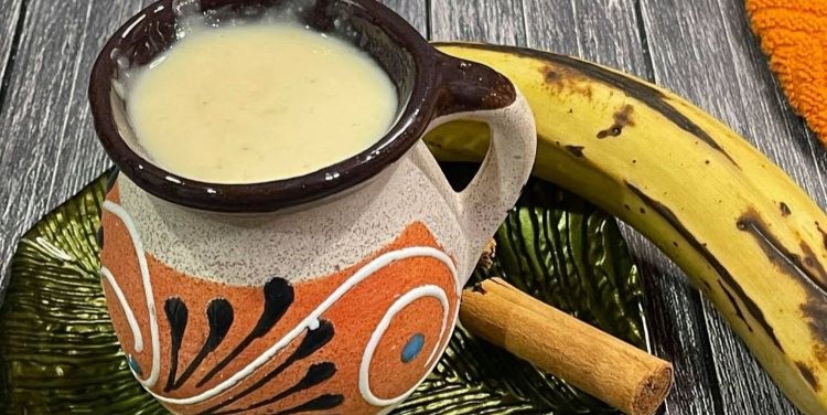 ¡Para el frío! Tres maneras de preparar atole de plátano macho