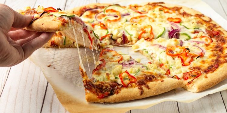 Por qué no dejar la pizza fuera del refrigerador