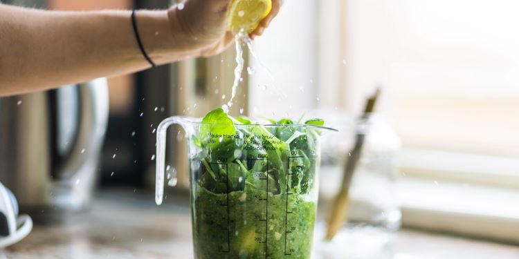 Tres recetas con verduras y hojas verdes como el kale