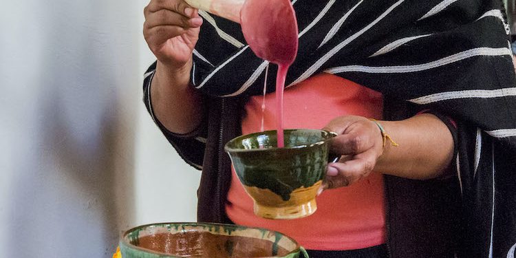 Atole, pescado y corundas: Lo que se come en velorios michoacanos