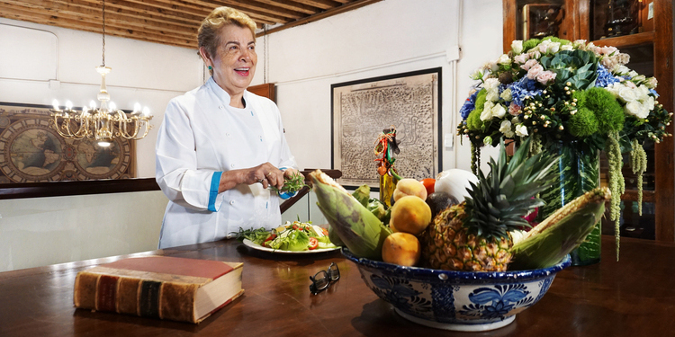 Lucila Molina de Merlos conserva la cocina poblana en CDMX