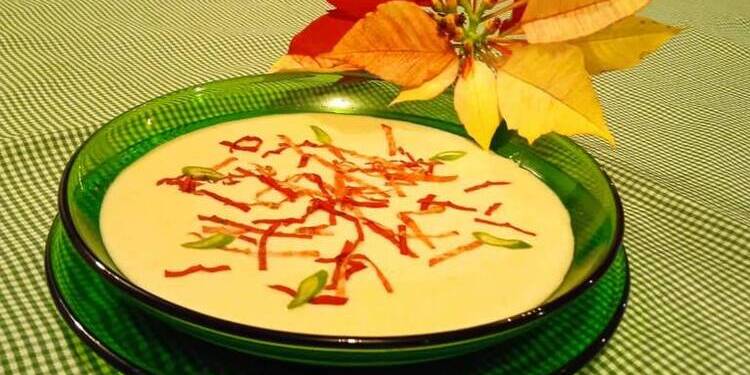 Lleva la flor de nochebuena hasta la sopa (o la crema) con esta receta