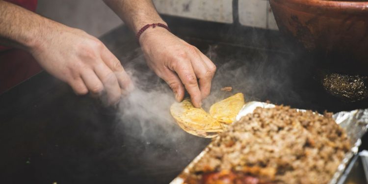 ¿Cómo afecta a tu peso el comer muy noche?