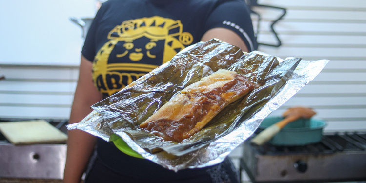 ¿A qué sabe un tamal mitad jalisciense y oaxaqueño?