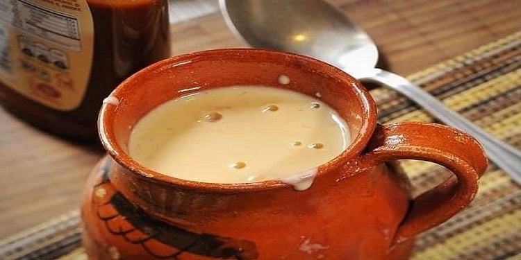 Acompaña la rosca con un delicioso atolito de garbanzo