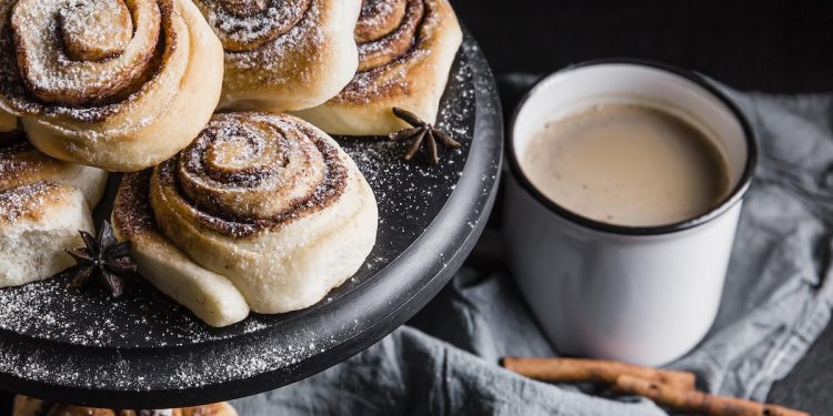 Cuántas calorías tiene un pan con chocolate caliente