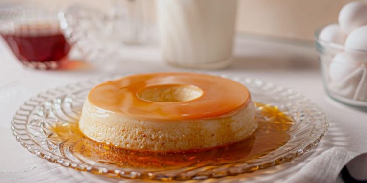 Comienza la semana con un exquisito flan de guayaba 