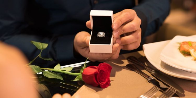 Cómo pedir matrimonio en un restaurante