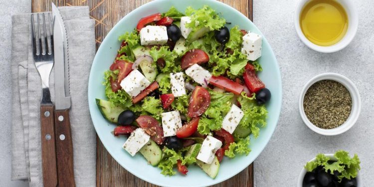 Amplia tu recetario verde con esta ensalada Tanatahelo con pistaches