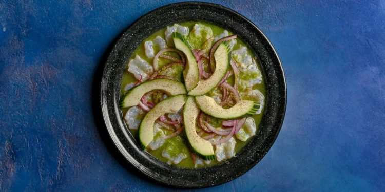 Aguachile y ensalada de surimi, dos recetas fáciles de Cuaresma