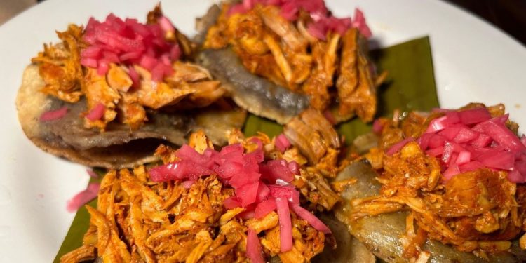 Por qué se festeja el Día de la Cochinita Pibil en mayo