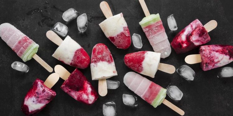 Paletas refrescantes con chamoy para disfrutar con los reyes del hogar