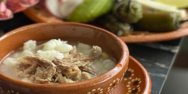 Buscan instituir el Día del Pozole Guerrerense