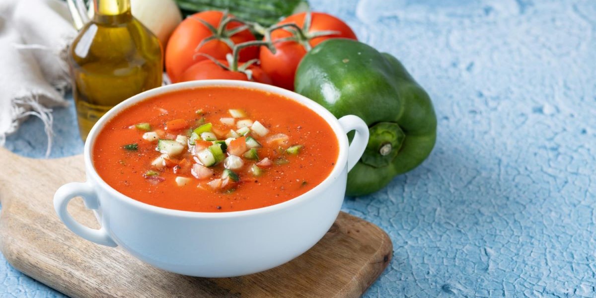 Gazpacho andaluz, una refrescante sopa fría para el calor