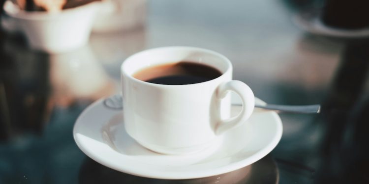 Cerámica, vidrio o barro, ¿cómo afecta o mejora el material donde tomas café?