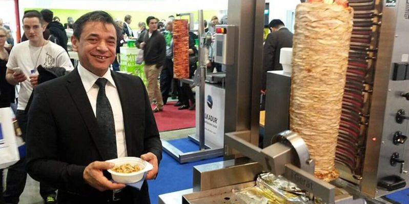 El Der Gerät es un robot que promete hacer taquitos al pastor