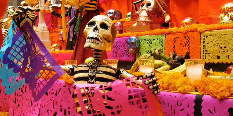 Restaurantes con ofrendas y decoración de Día de Muertos que no te puedes perder