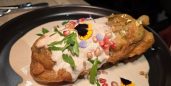 Cómo comprar los ingredientes perfectos para un chile en nogada casero, según chef experto