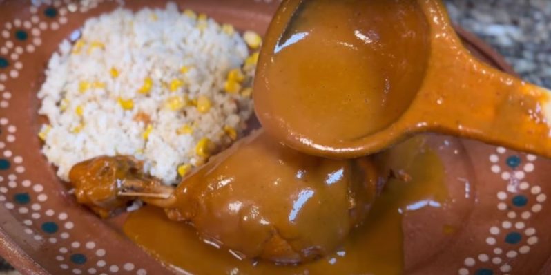 ¿Mole de guayaba? ¡Es originario de Aguascalientes! Aquí una receta fácil