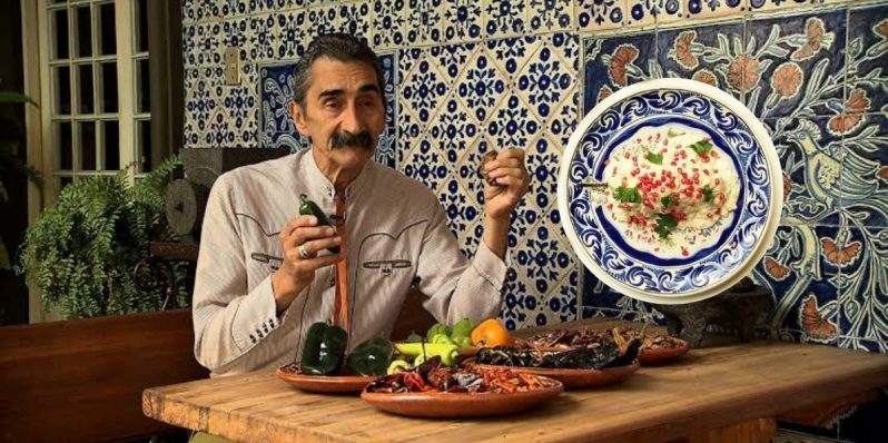 En homenaje a Yuri de Gortari, prepara su tradicional receta de chiles en nogada